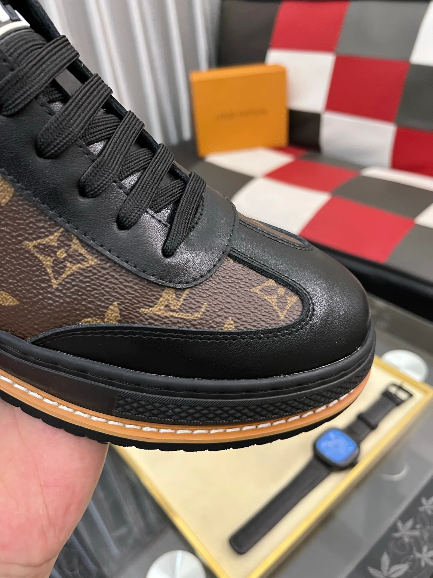Men's shoes💰: 420⌚️⌚️"LOUI* VUITTO*" popular men's casual shoes, genuine Italian development💯purchase level quality✔️The upper is made of first-layer cowhide, comfortable and soft sheepskin foot pads⚡️Fashionable and versatile. The toe last shape is firm and full, and the soles are made from LV original molds and can be moved in and out of the counter at will. Light and comfortable on the foot~purely handmade, details determine quality! Size:38-442️⃣Colors available